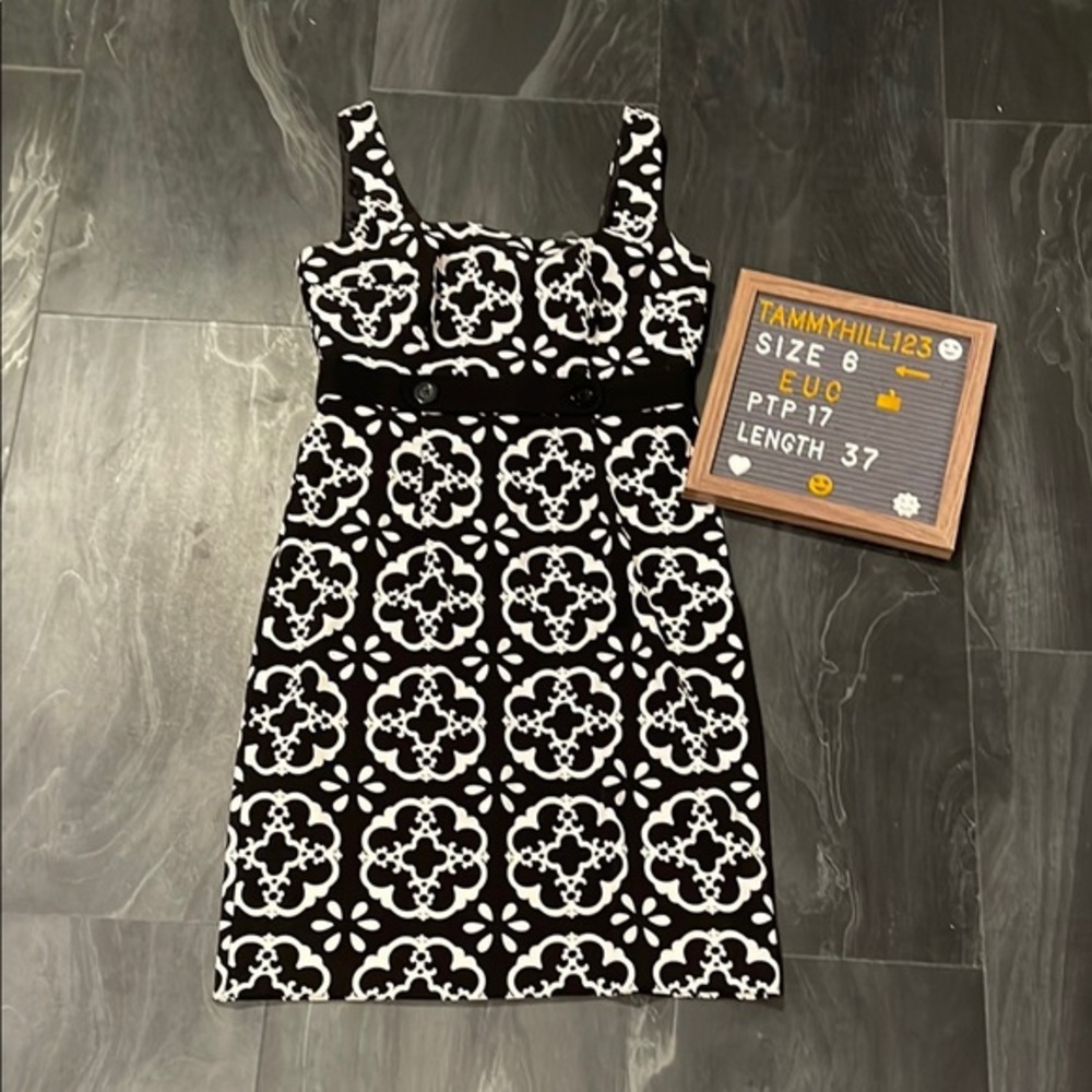EUC London Style Size 6 Dress Black and White Geometric Sleeveless Square Neck